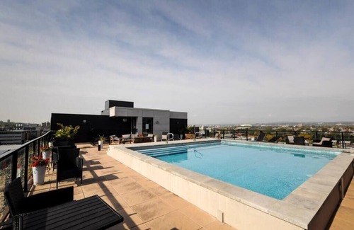 Saint-Roch Apartment | Penthouse, central Quebec City, heated pool