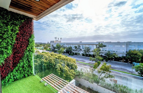 Luis Donaldo Colosio Apartment | Penthouse I 500m Award-Winning Family Beach I Private Pool Patio I King Bed