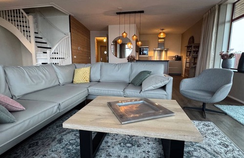 Biddinghuizen Apartment | Penthouse met Jacuzzi en Sauna aan het water