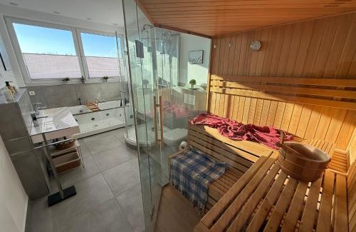 Bergneustadt Apartment | Penthouse mit Sauna, Jacuzzi & Tischkicker