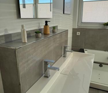 Bergneustadt Apartment | Penthouse mit Sauna, Jacuzzi & Tischkicker