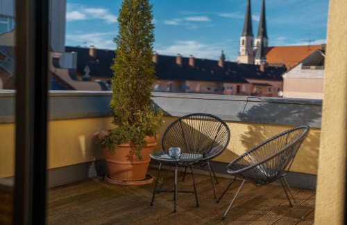 Altotting Hotel | Penthouse mit Whirlpool, Sauna, Dachterrasse und Schwedenofen, air-condition