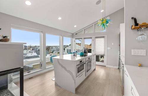 Salisbury Condo | Penthouse Oceanview & Yoga Retreat