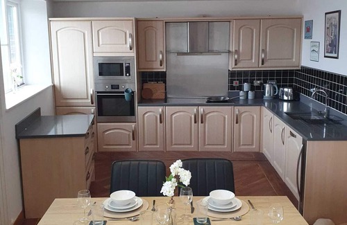Liverpool Apartment | Penthouse-Parking-Contractors, LongStay - 20%