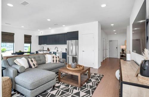 North Capitol House | Penthouse River View Walk Downtown, Garage Parking