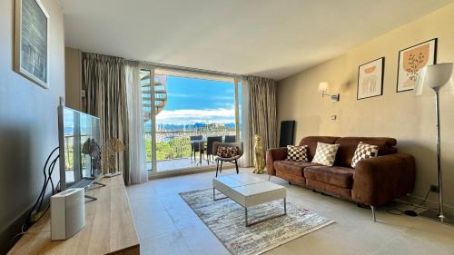 Antibes City Centre Apartment | Penthouse vue mer avec Rooftop,Jacuzzi,et parking privé