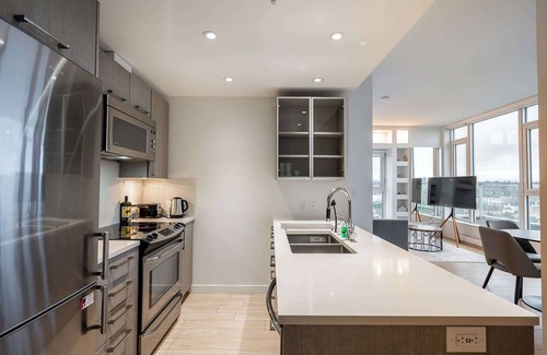 Downtown Eastside Apartment | Penthouse with Stunning Views