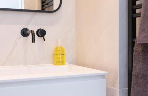Chelsea Apartment | PenthouseStays Chelsea - Luxury King/Queen Bed Studios - near King's Road