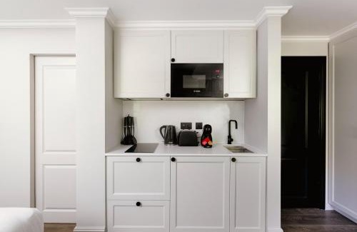 Chelsea Apartment | PenthouseStays Chelsea - Luxury King/Queen Bed Studios - near King's Road