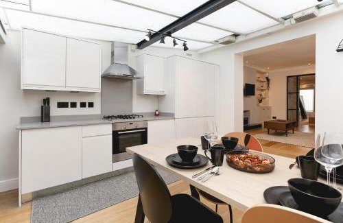 Chelsea Apartment | PenthouseStays Chelsea - Luxury 2 Bedroom Apartment w/King Bed - near King's Road