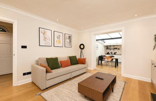 Chelsea Apartment | PenthouseStays Chelsea - Luxury 2 Bedroom Apartment w/King Bed - near King's Road