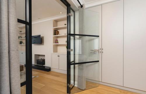 Chelsea Apartment | PenthouseStays Chelsea - Luxury 2 Bedroom Apartment w/King Bed - near King's Road
