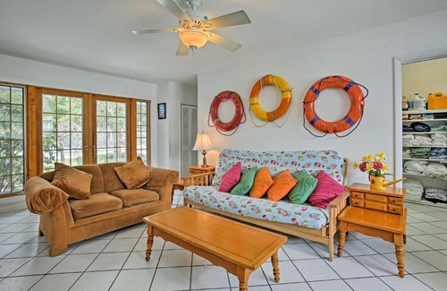 Pentwater House | 'Pentwater Blue' Cottage 4 Blocks from Beach!