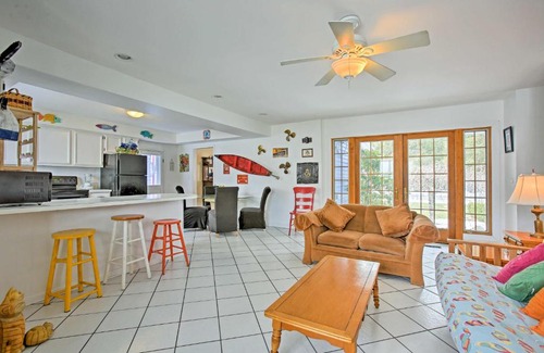 Pentwater House | 'Pentwater Blue' Cottage 4 Blocks from Beach!