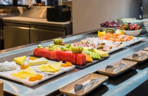 Adelaide Central Business District Hotel | Peppers Waymouth Hotel