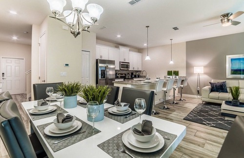 Kissimmee House | PEQ3141 Summary: Stor