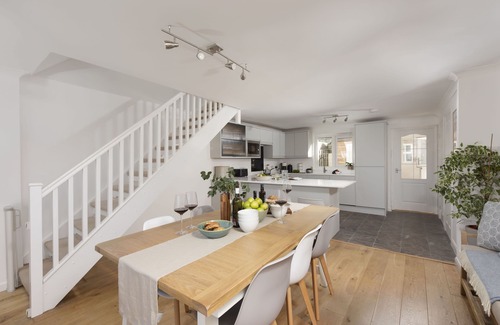 Porthtowan Cottage | Perched atop the golden sand and rolling waves of Porthtowan Beach