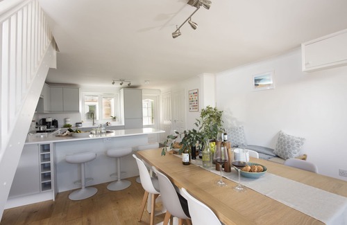 Porthtowan Cottage | Perched atop the golden sand and rolling waves of Porthtowan Beach