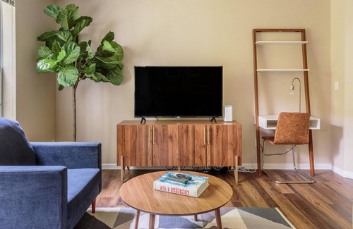 Five Oaks Apartment | Perfect 1BR Apartment in Beaverton w/ Pool + Gym