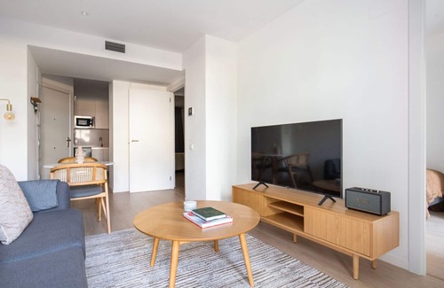 La Nova Esquerra de l'Eixample Apartment | Perfect Antiga Esq de l'Eixample XBR w/Elevator & Washer, by Blueground