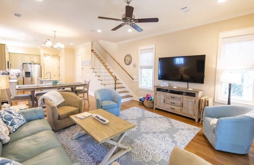 Sunnyside House | Perfect Carillon Beach Summer Retreat with 6 passenger Golf Cart awaits you NOW!