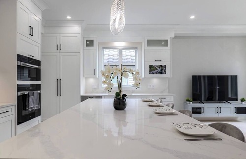 Richmond House | Perfect Central YVR Home - 5min drive from YVR Airport, Downtown, Granville st