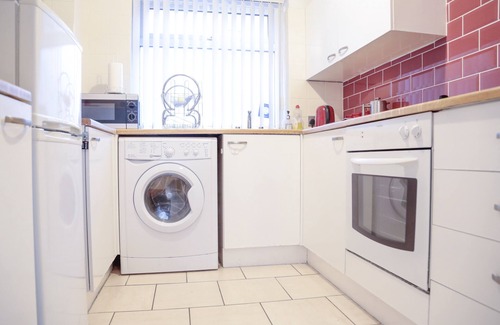 Belfast City Centre Apartment | Perfect City Center Location/Free Parking/4 Beds