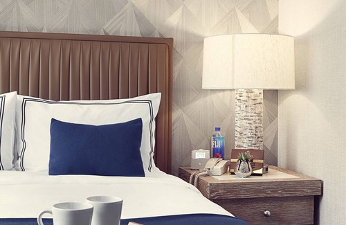 Financial District Hotel | Perfect City Retreat: Petite Queen Room with Contemporary Style