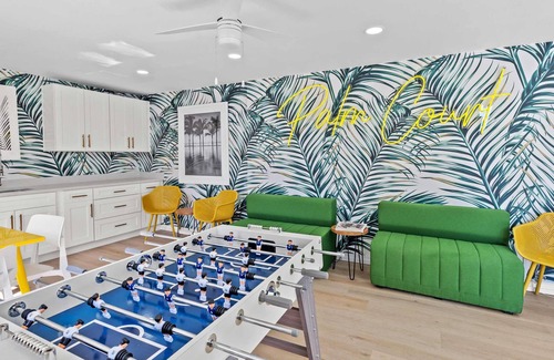 Ocean Drive Apartment | *Perfect Couples Escape*|King Bed|Steps From Beach