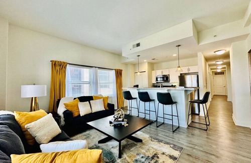 Mile Square Apartment | Perfect Downtown Location For Events And Sports