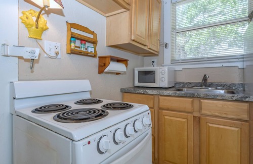 Central Sarasota Apartment | Perfect Downtown Space-Walk to Library, Theater, REstaurants & Shops!