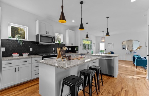 Downtown House | Perfect DT Escape - New Designer Executive Home