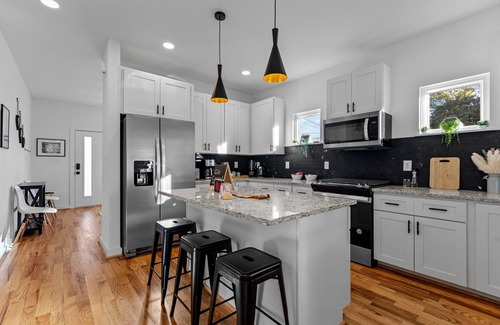 Downtown House | Perfect DT Escape - New Designer Executive Home