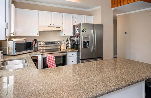 St. James House | Perfect family get away on the Intercoastal Waterway! Steps from the ocean views