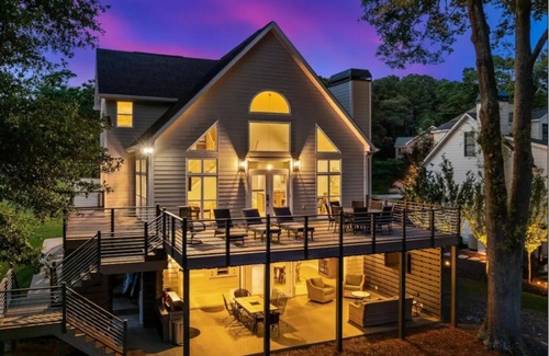Reed Creek House | Perfect family lakeside getaway w/pickleball court. Slps 12, 2 docks, firepit