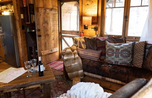 Twin Lakes Cabin | PERFECT Family Retreat, ROMANTIC Getaway, Racer's Base Camp! QUIET. Beautiful!
