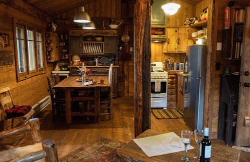 Twin Lakes Cabin | PERFECT Family Retreat, ROMANTIC Getaway, Racer's Base Camp! QUIET. Beautiful!