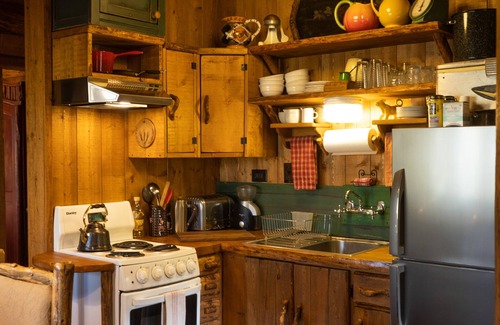 Twin Lakes Cabin | PERFECT Family Retreat, ROMANTIC Getaway, Racer's Base Camp! QUIET. Beautiful!