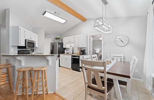 Pensacola House | Perfect Family Stay-Pet Friendly-Large Yard-Close To Beaches and Activities!