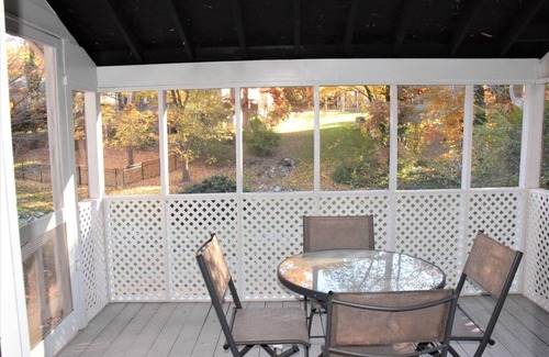 Greensboro House | Perfect for Extended Stays! Spacious 4-bedroom, Great Location!