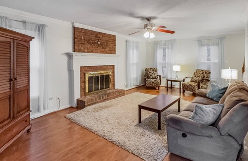Greensboro House | Perfect for Extended Stays! Spacious 4-bedroom, Great Location!