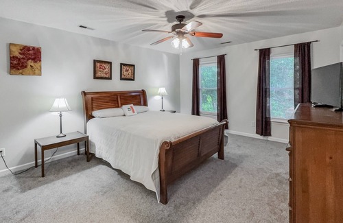 Greensboro House | Perfect for Extended Stays! Spacious 4-bedroom, Great Location!