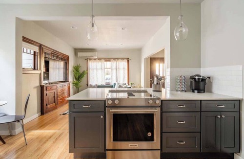 Sullivan's Gulch Apartment | Perfect for Groups Trendy Area 4BR Sleeps 8