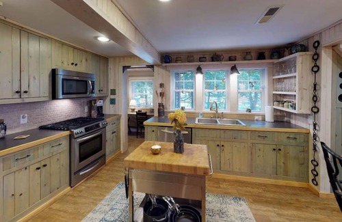 Levering House | Perfect for Making Memories with Extended Families