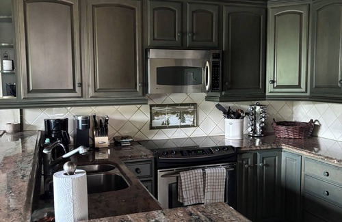 Mammoth Lakes House | Perfect for two families. 4 bedrooms. Views of Canyon Lodge