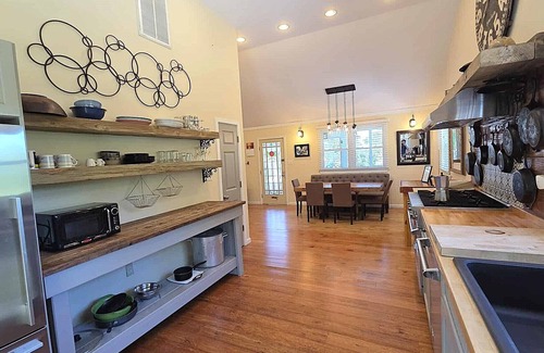 Ocracoke House | Perfect Getaway for Four! Close to Silver Lake!