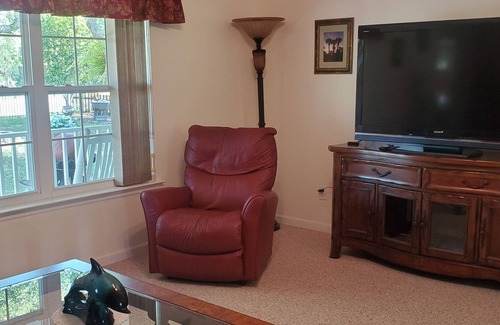 Magnolia Bluffs House | Perfect getaway home for the holidays! You can even bring the furkids