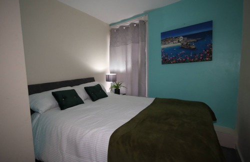 Canterbury Apartment | Perfect getaway in the heart of Canterbury! Steps away from the iconic Cathedral