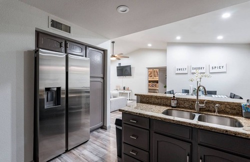Mesa House | Perfect Getaways Combo Unit-Pet Friendly, Fire pit