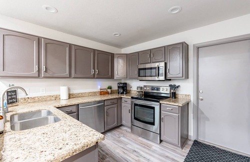 Mesa House | Perfect Getaways Combo Unit-Pet Friendly, Fire pit
